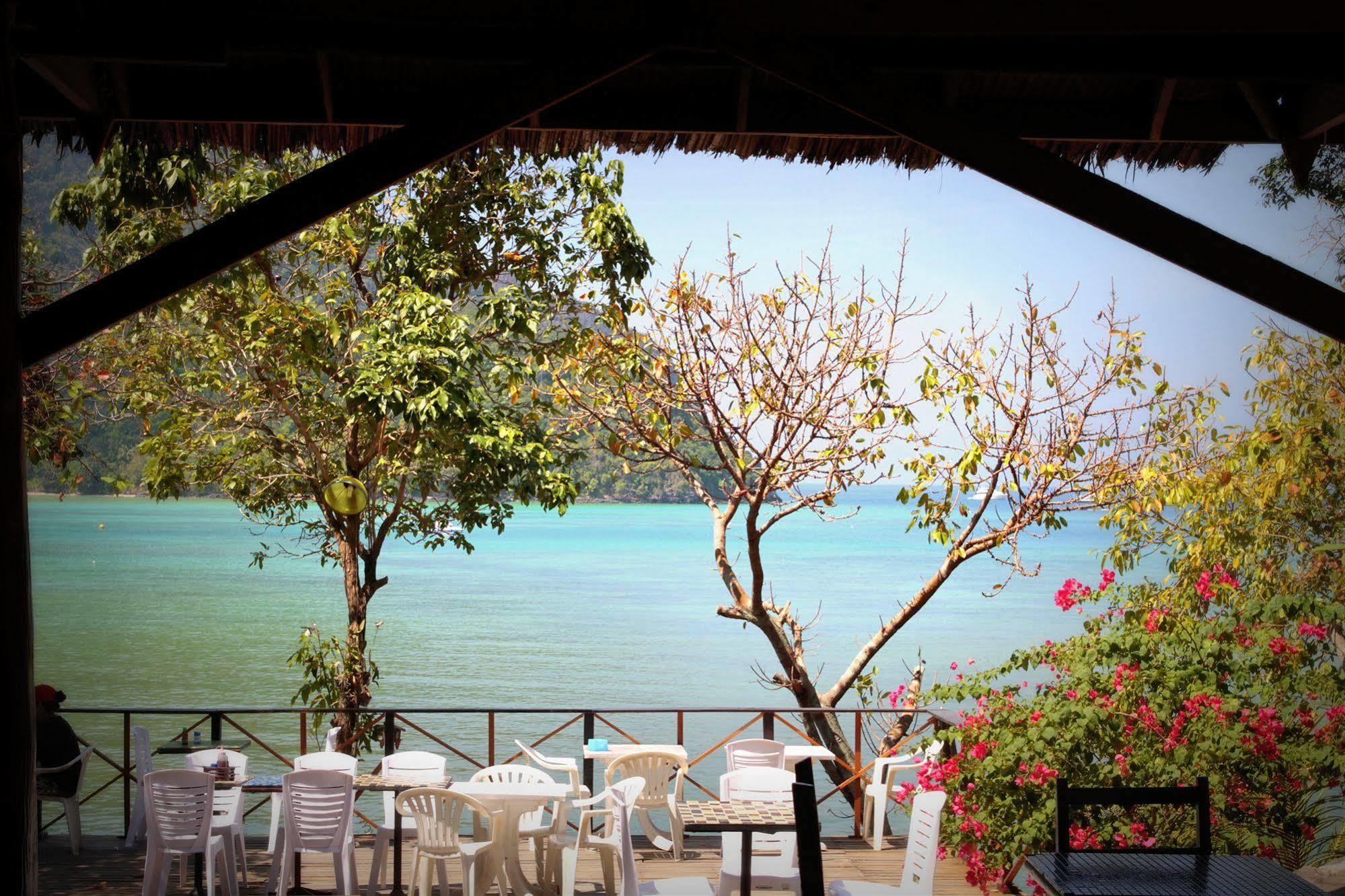 Phi Phi Cozy Seafront Resort Esterno foto